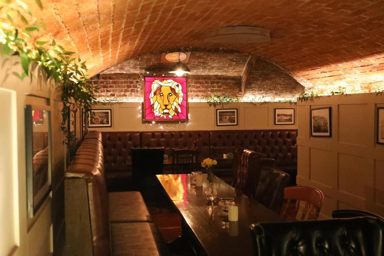The Red Lion & Cellar Room, Betchworth Zewnętrze zdjęcie