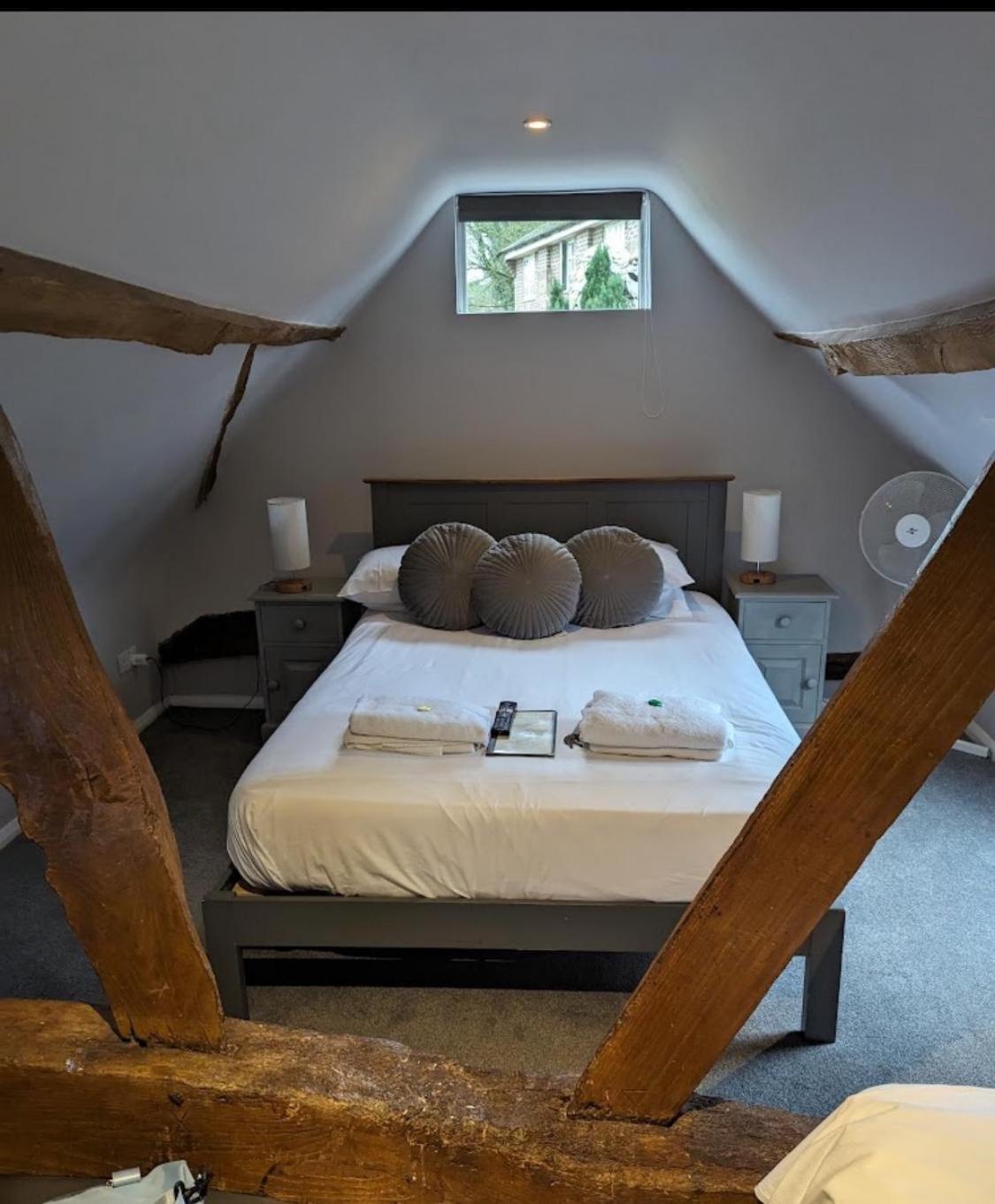 The Red Lion & Cellar Room, Betchworth Zewnętrze zdjęcie